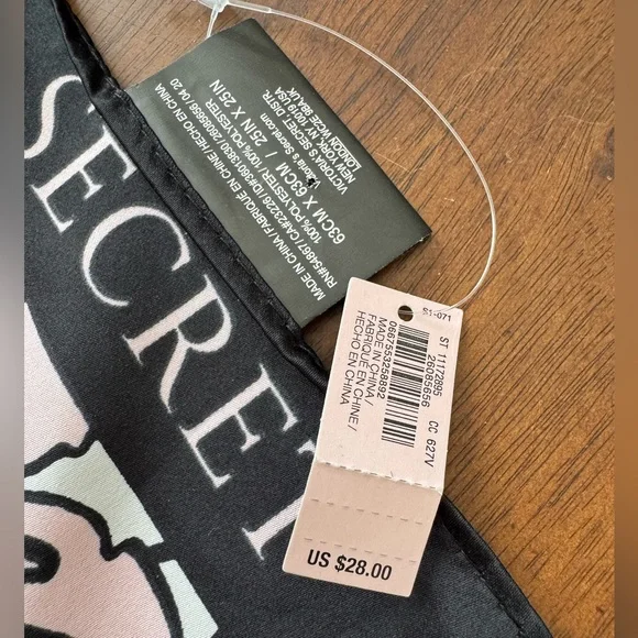 Victoria’s Secret NWT Packable Tote & Floral “Bombshell” Scarf - Picture 10 of 11